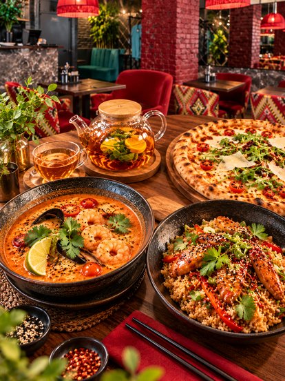 Паназиатская и европейская кухня: горячие блюда, пицца, бургеры